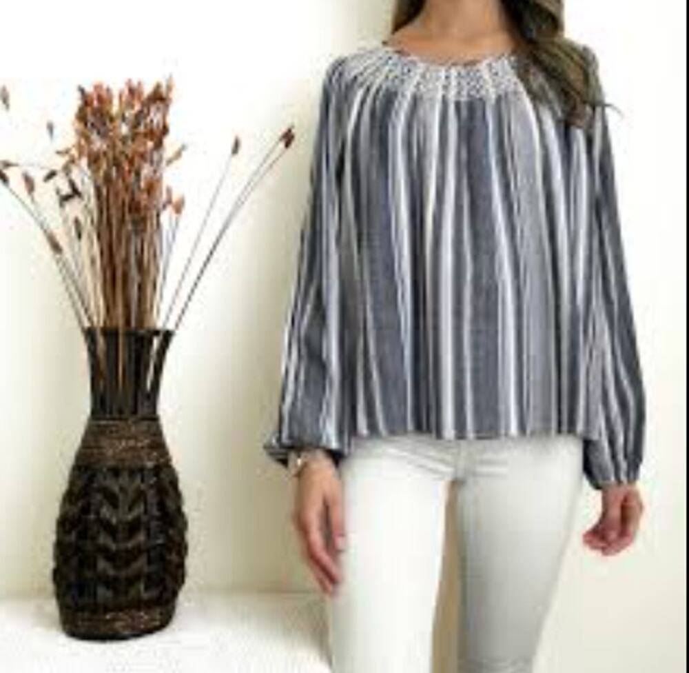 Crown & Ivy Flowy Top Small Metallic Thread`